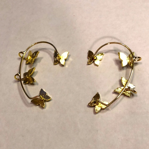 NIP Beautiful Sparkle Butterfly Goldtone Ear Cuffs. Just in time for SPRING🦋 - Picture 9 of 12